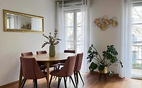 Family Stay - Steps From Disneyland